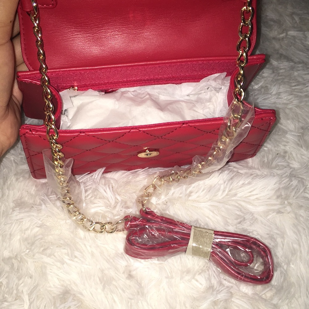 NWOT. Red handbag. - Picture 2 of 3